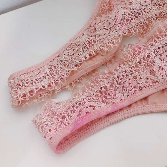 Victoria Secret Girly Lace Bra Iconic XS - Picture 3 of 3